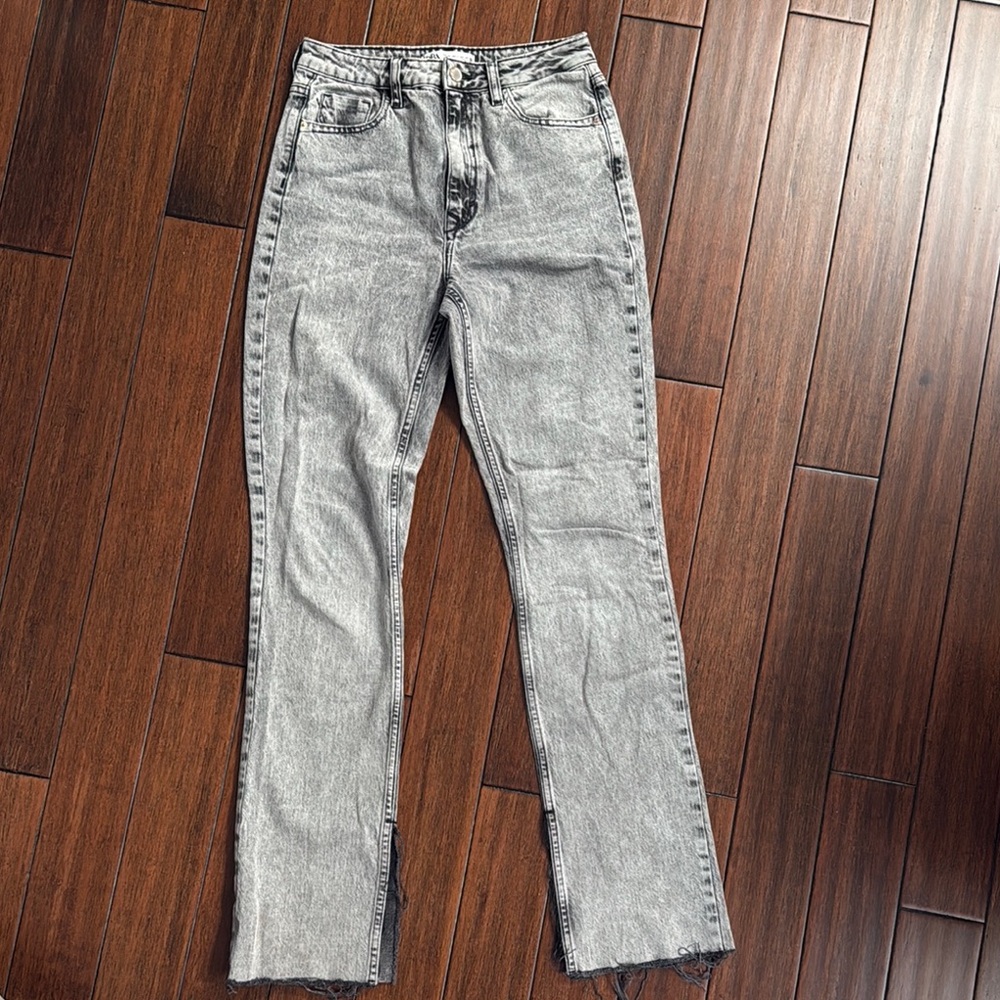 Zara Gray Straight Leg Jeans with Vintage Appeal